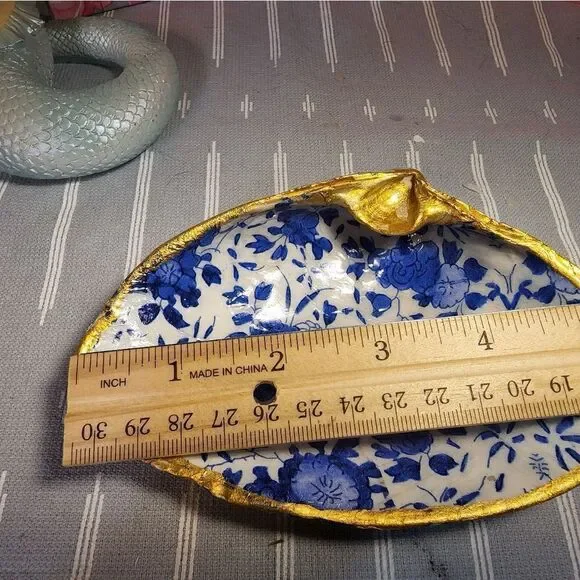 DECOUPAGE CLAM SHELL DECOUPAGE BLUE FLOWERS 💐 ON A CLAM SHELL TRINKET DISH - Picture 8 of 10